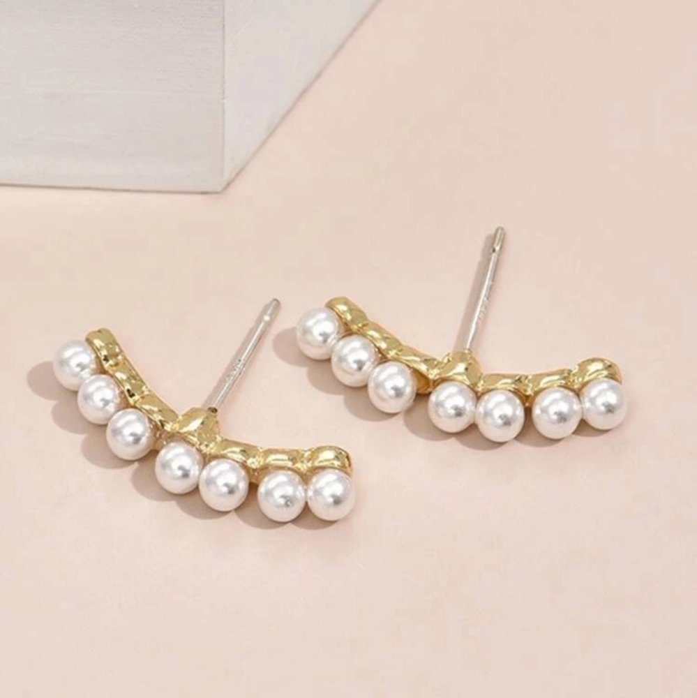 *Buffy* Faux Pearl Earrings - Picture 3 of 3